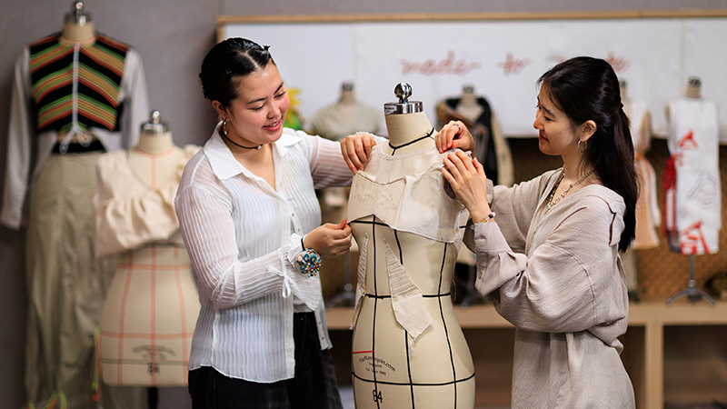 Diploma in Fashion Management & Design (T20)